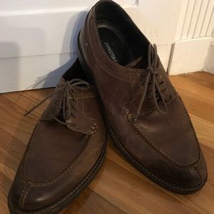 Johnston & Murphy lace up men’s shoes